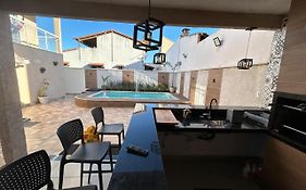 Casa com piscina, grande e espaçosa no Condomínio dos Pássaros